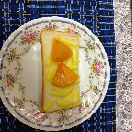 チーズトーストアレンジ 柿のせて蜂蜜かけて