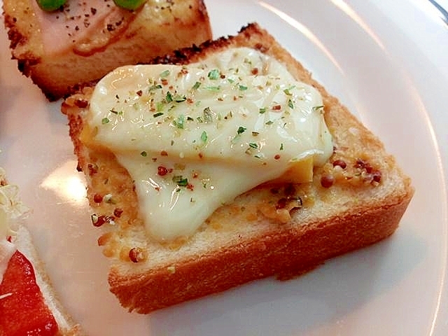 マスタード/マジソルで　玉子焼きとチーズのトースト