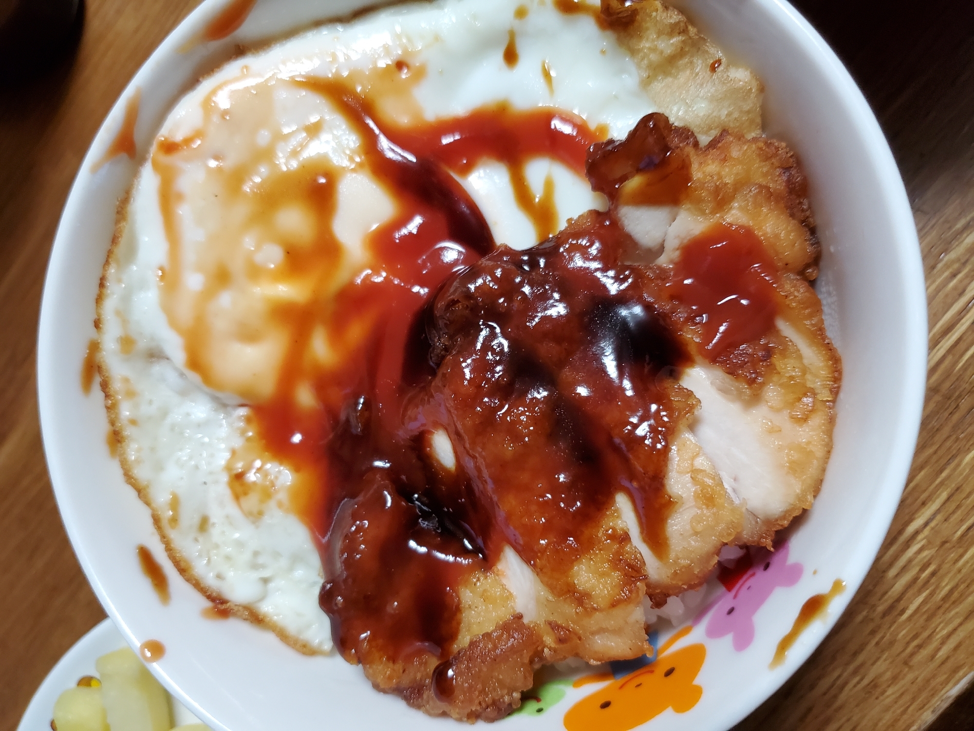 チキンと目玉焼き丼