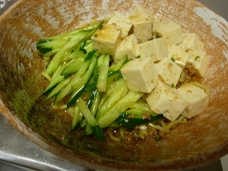 麻婆豆腐の美味しい食べ方発見！
きゅうりの組み合わせも良かったです