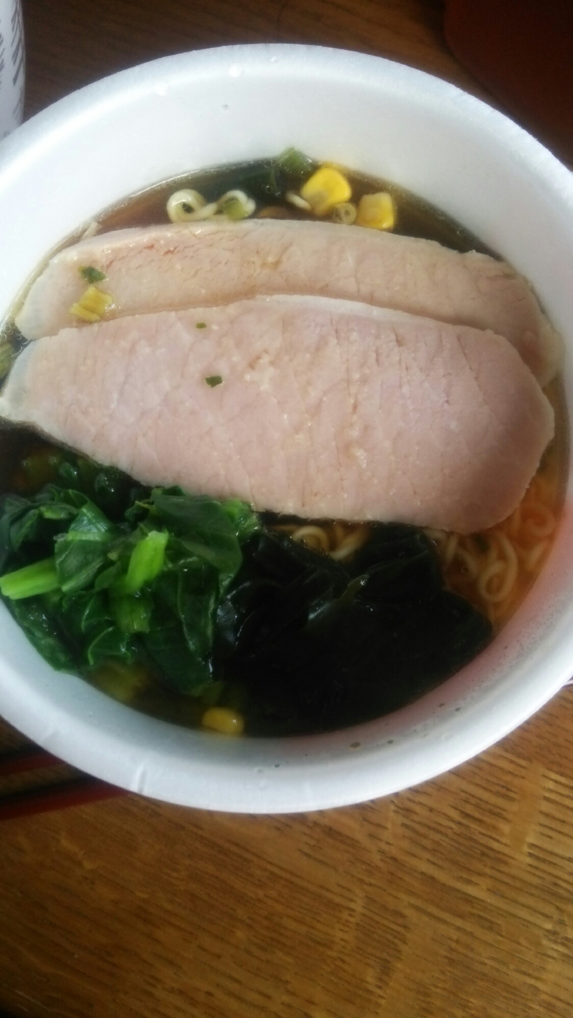 ハムと小松菜のカップラーメン(醤油味)