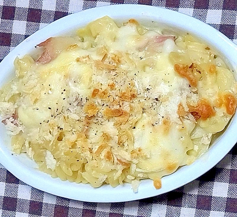 ポテトとベーコンとパスタのグラタン