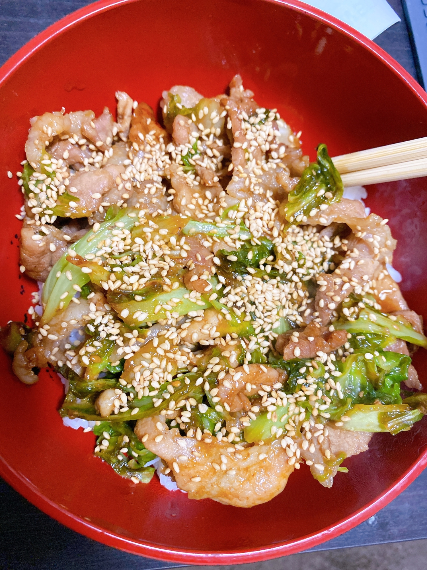 簡単！豚肉とキャベツのゴマ味噌丼