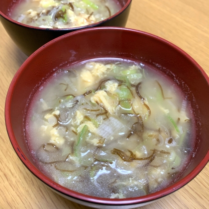 ふわふわ卵ともずくの中華風スープ