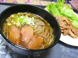 mimiさん年越しそばで食べました♪カレー味が美味しかったですよ（*^_^*）今年も宜しくお願いいたします