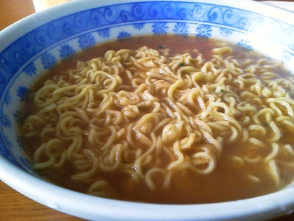 袋のインスタントラーメンの味が好みじゃないものがあったのでインスタントの麺で☆家にある調味料で簡単にできるのでいいですね(^-^)ごちそうさまでした♪