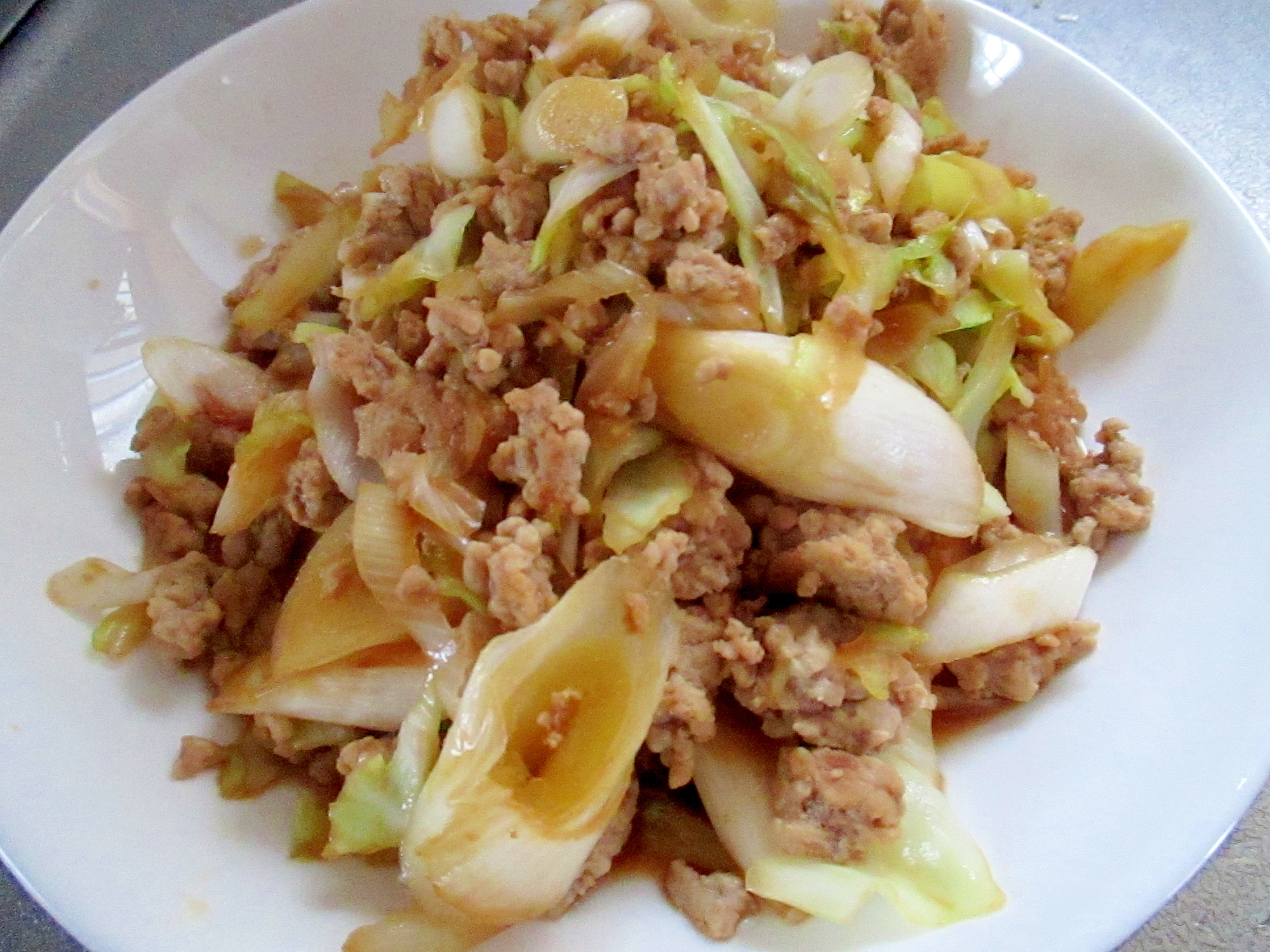 豚ミンチと長ネギ・キャベツの生姜醤油炒め