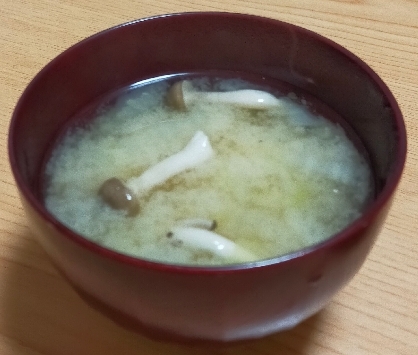 白菜としめじの味噌汁