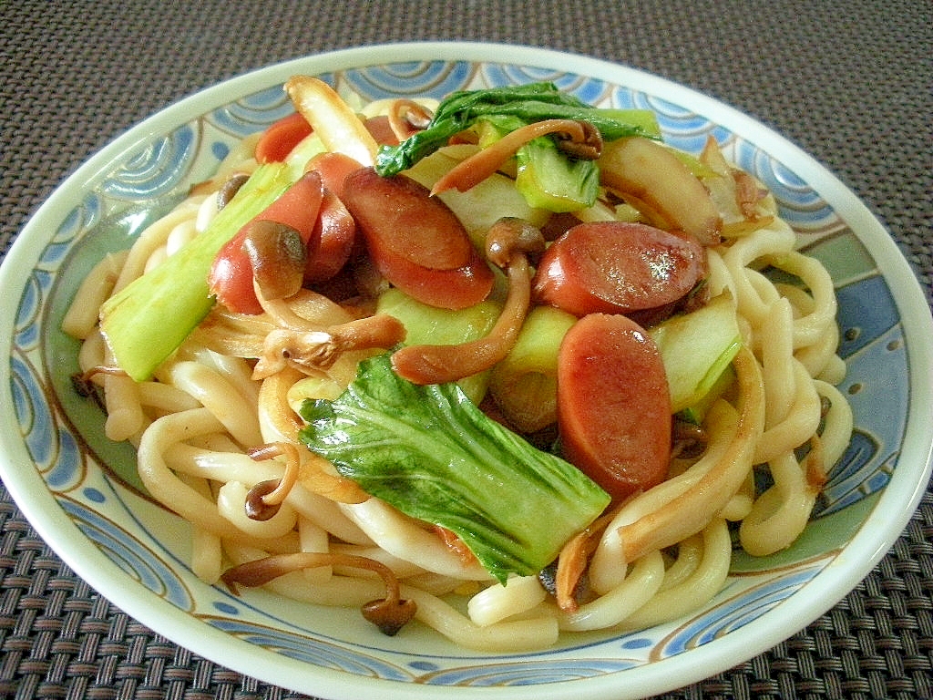 ウインナーと青梗菜としめじのポン酢しょうゆうどん♪