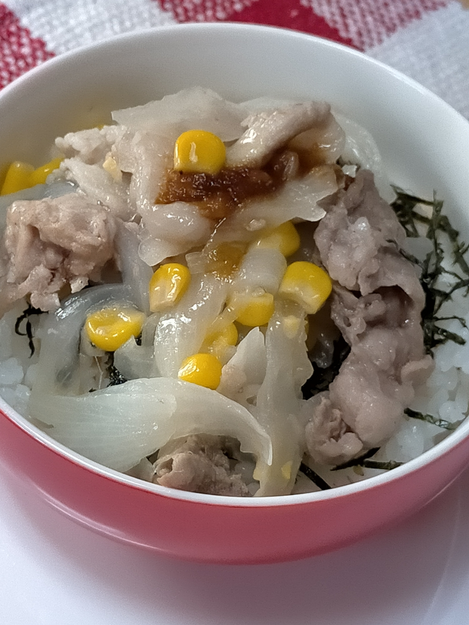 新玉ねぎと豚肉ソテー☆リメイク小丼～♪美味しいよ♡