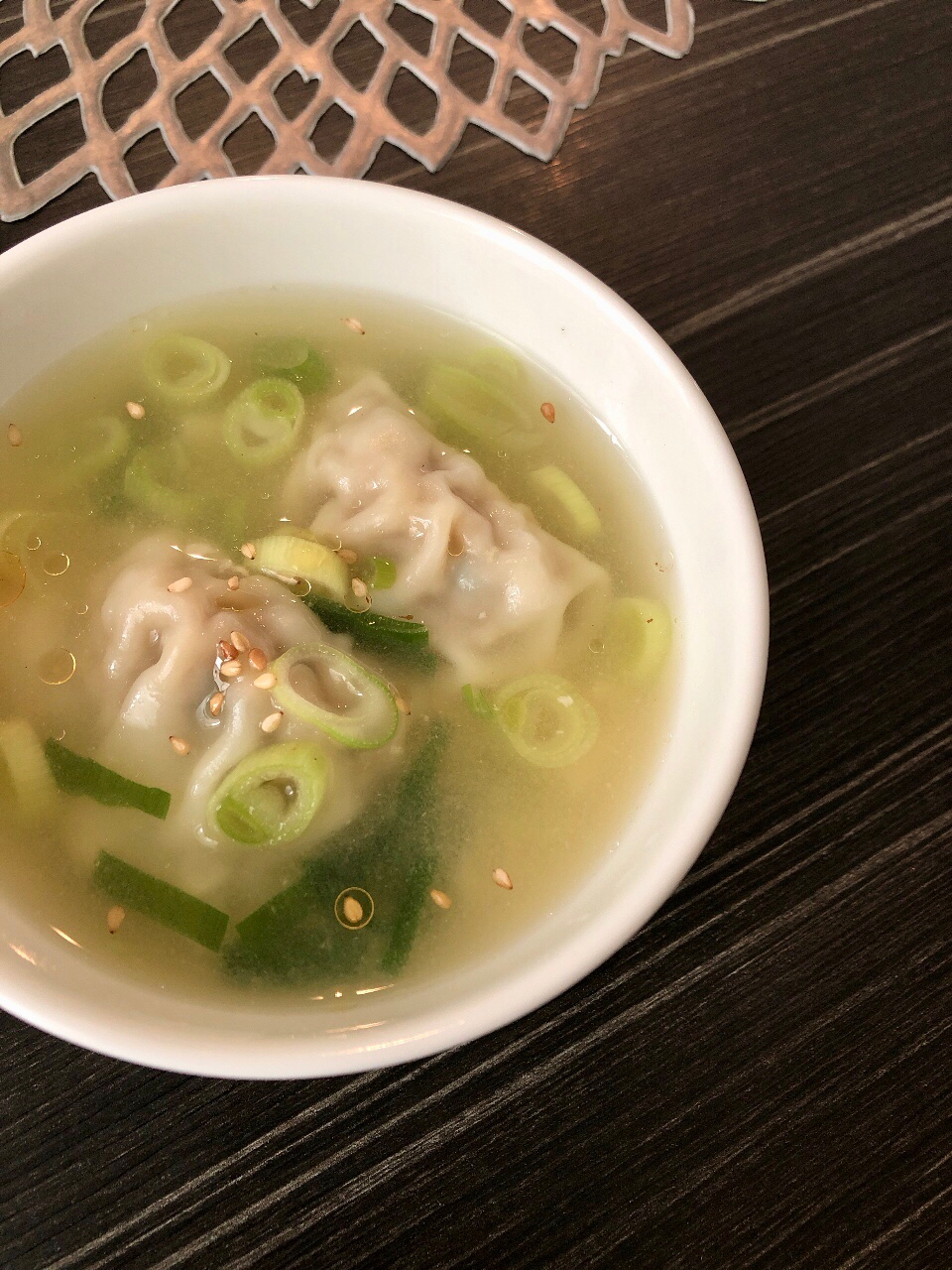 市販のチルド餃子で☆ねぎたっぷりの味噌汁