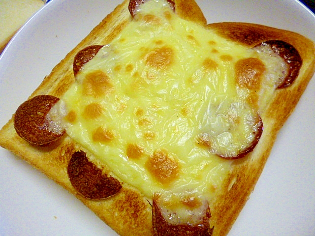 簡単♪朝ごパン♪サラミとチーズのトースト