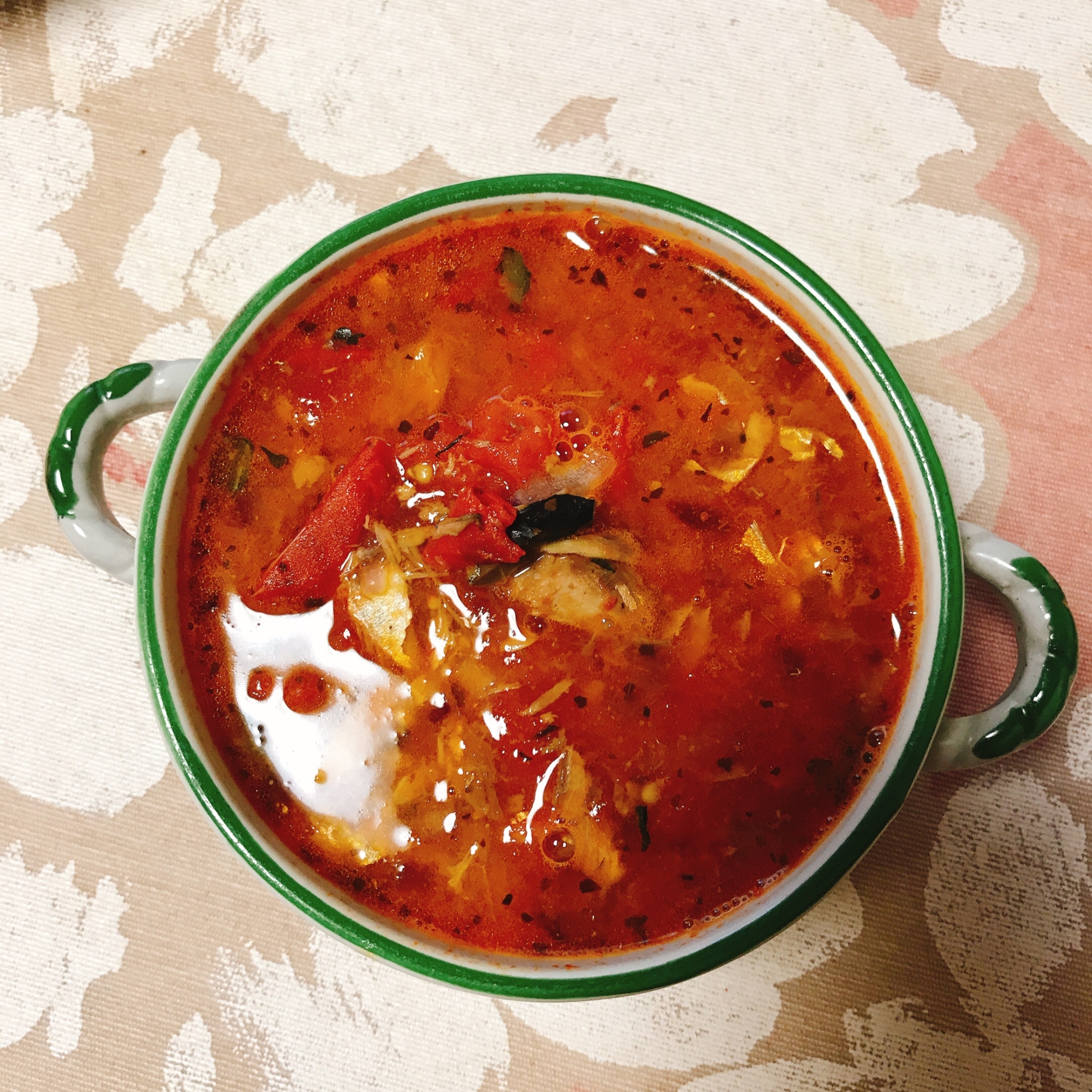 サバ味噌缶とトマトの手抜きスープ