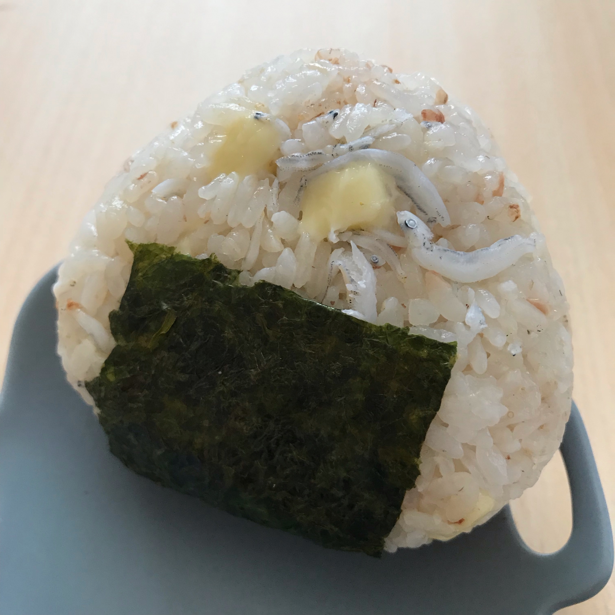 しらすチーズとおかかおにぎり レシピ 作り方 By みさちゃん 楽天レシピ