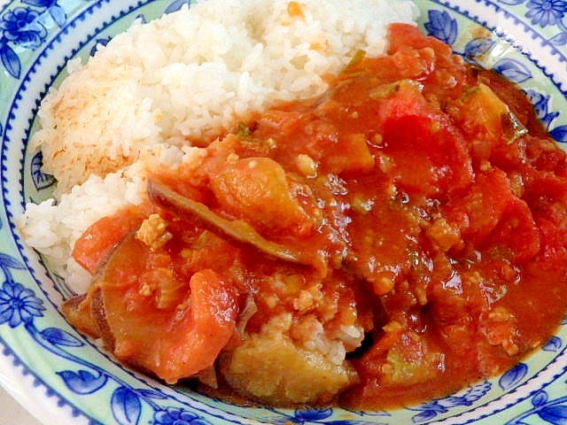 残ったカレーで★ナスとトマトのカレー