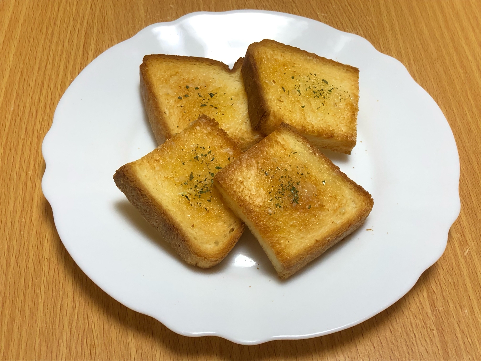 食パンでガーリックトースト