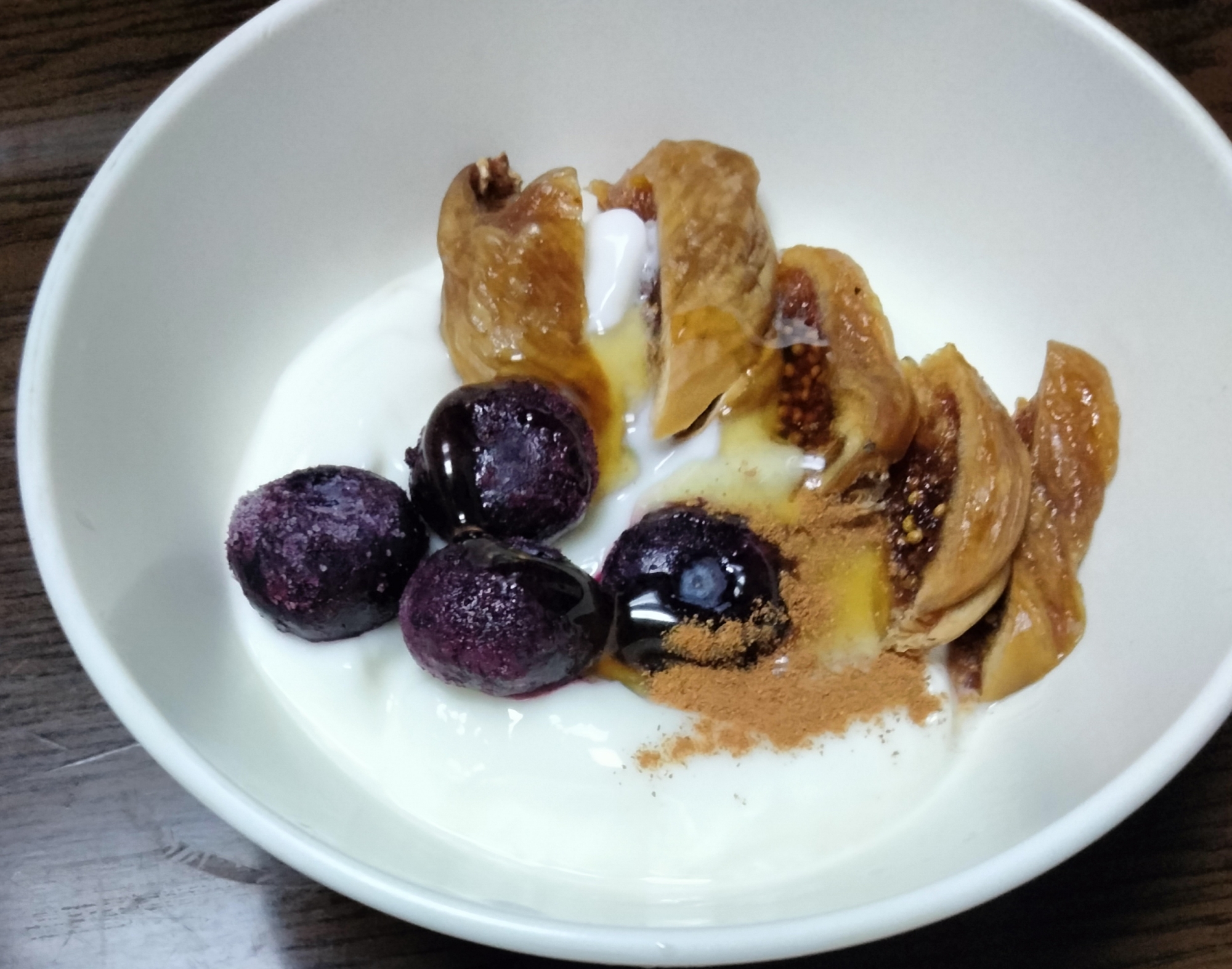 今日のヨーグルト♡ブルーベリー&ドライいちじく
