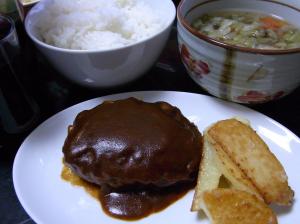 煮込んでも軟らかい秘訣は豆乳とパン耳☆煮込みバーグ