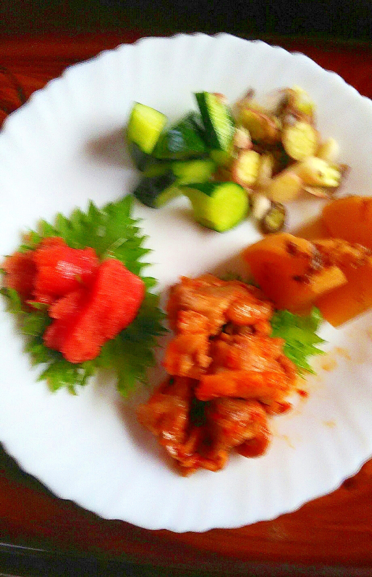 豚キムチと夏野菜のピリ辛おつまみプレート
