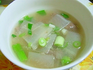 韓国・シンプルな牛肉と大根のスープ