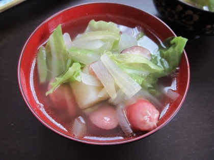 じゃがいも、玉ねぎ、にんじんの野菜たっぷりポトフ