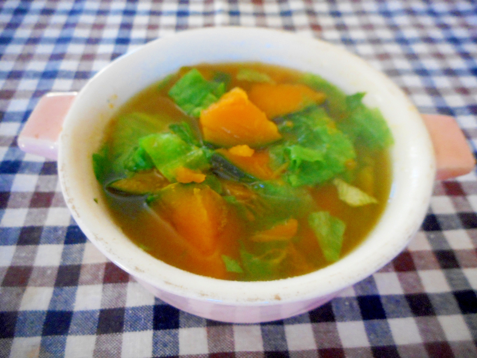カボチャとレタスのスープ