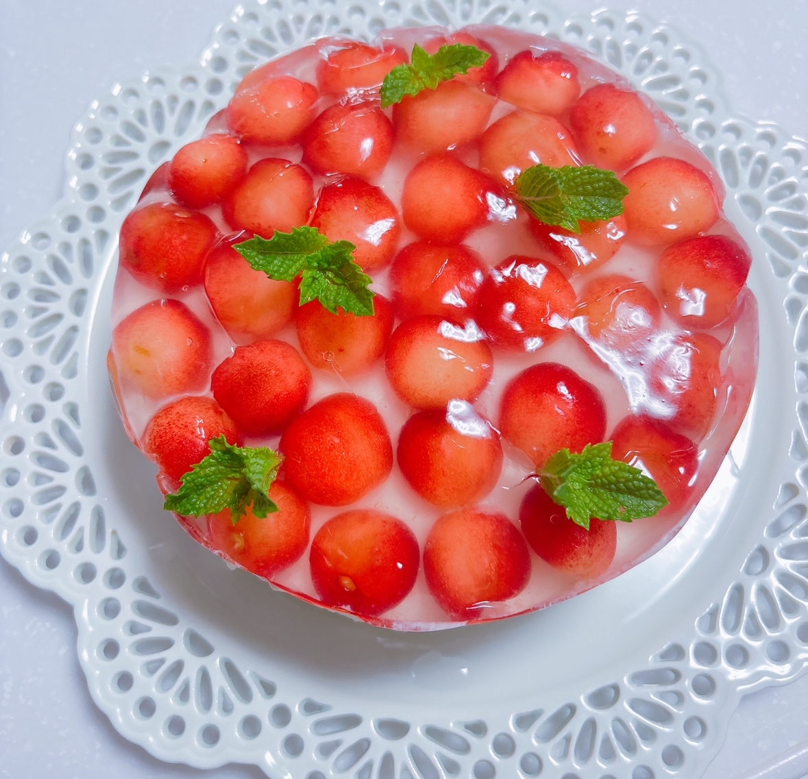 さくらんぼのレアチーズケーキ