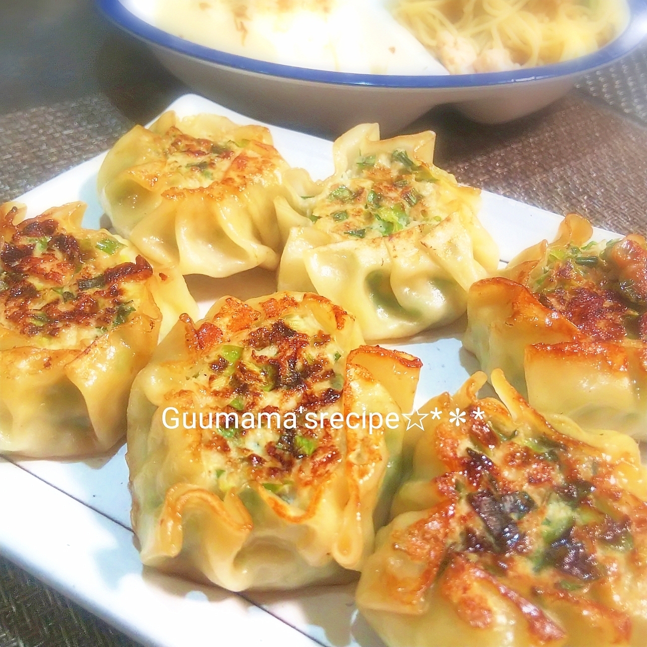 餃子の皮で作っちゃう♡鶏ひき肉でさっぱり♡にら饅頭
