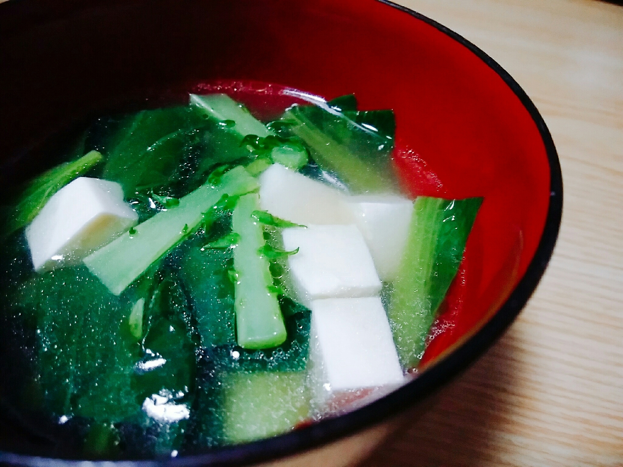 豆腐と小松菜と大根葉の中華スープ