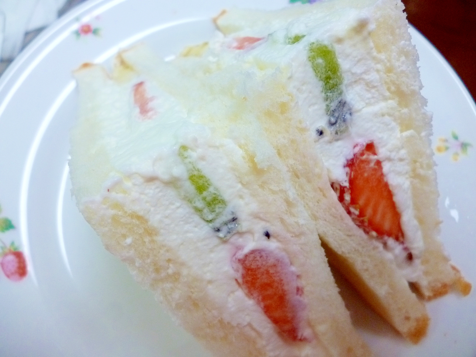 ふわふわ 幸せ フルーツサンド レシピ 作り方 By Iihi009 楽天レシピ