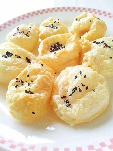 お餅で、ごま塩おかき！