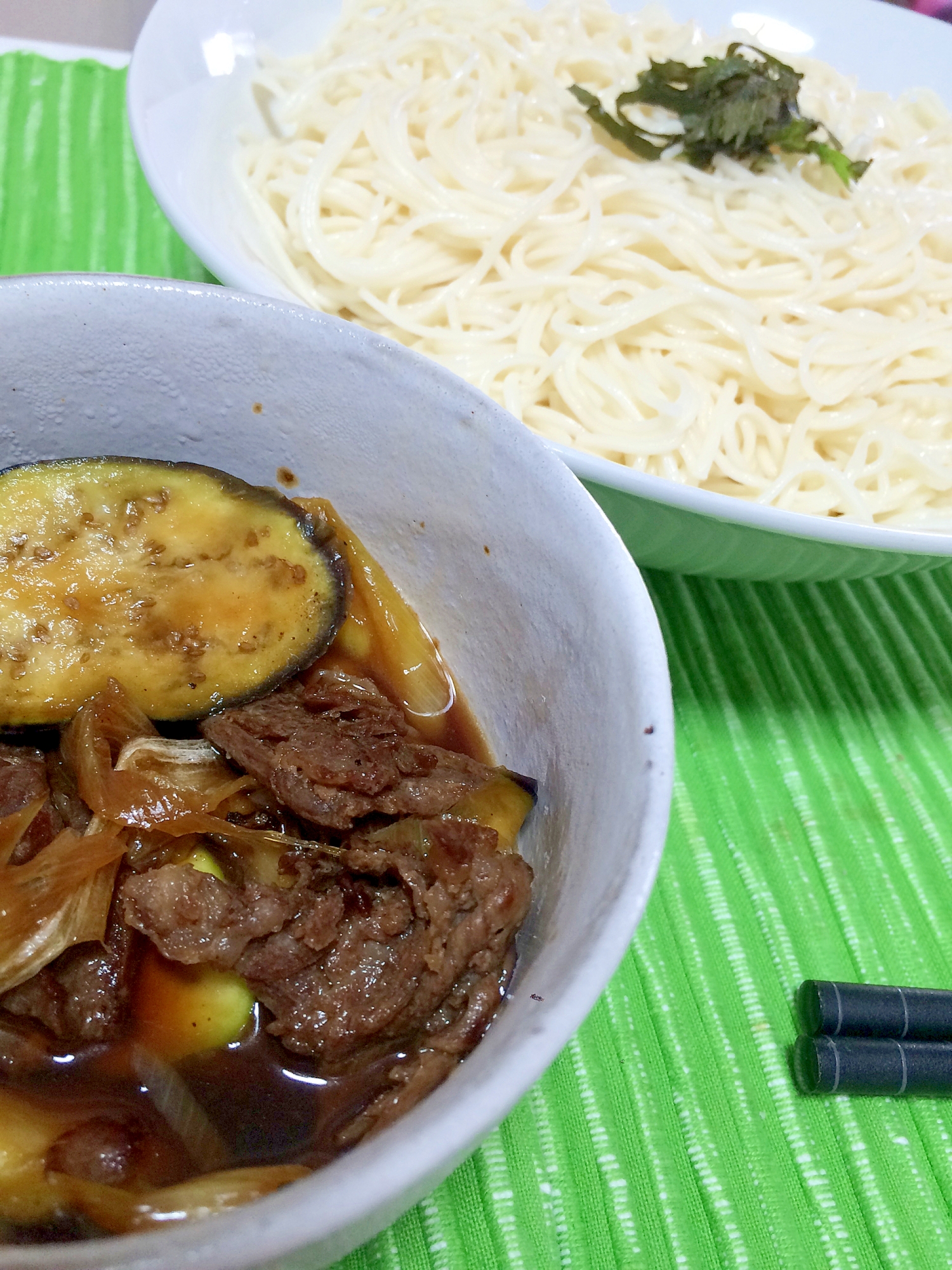 茄子と牛肉・麺つゆで♪つけ麺で食べるうまうま素麺