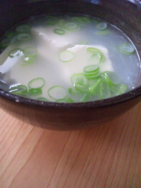 やさしいお味の豆腐と春雨のスープ