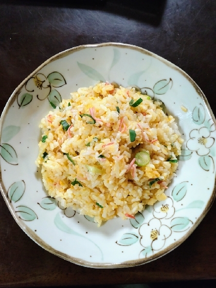 カニカマがちょうど余ってたので作らせていただきました！あっさりした味でバクバク食べました(^o^)