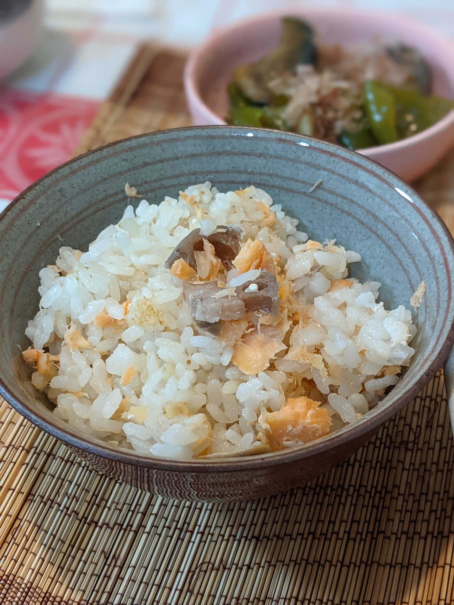 鮭とれんこんの炊き込みご飯