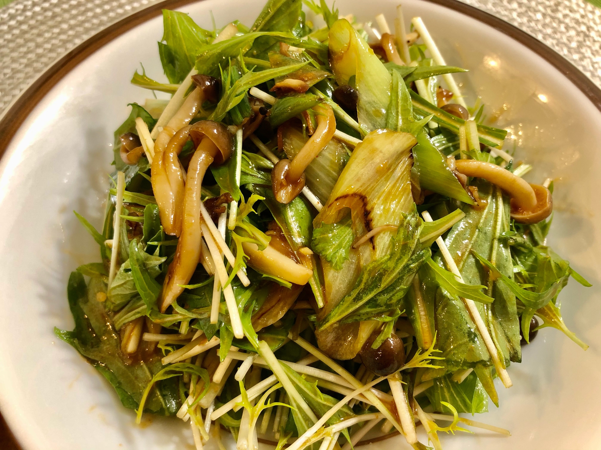野菜たっぷり♫焼きネギとしめじと水菜のサラダ