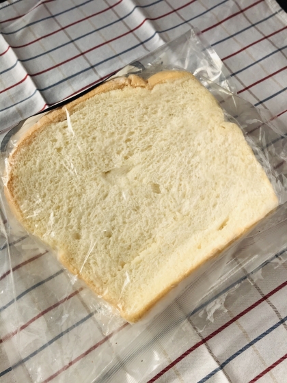 冷凍保存の方法がとても参考になりました。賞味期限の短い食パンも冷凍で保存することで長持ちするので便利ですね。解凍した後も焼いて美味しくいただけました。