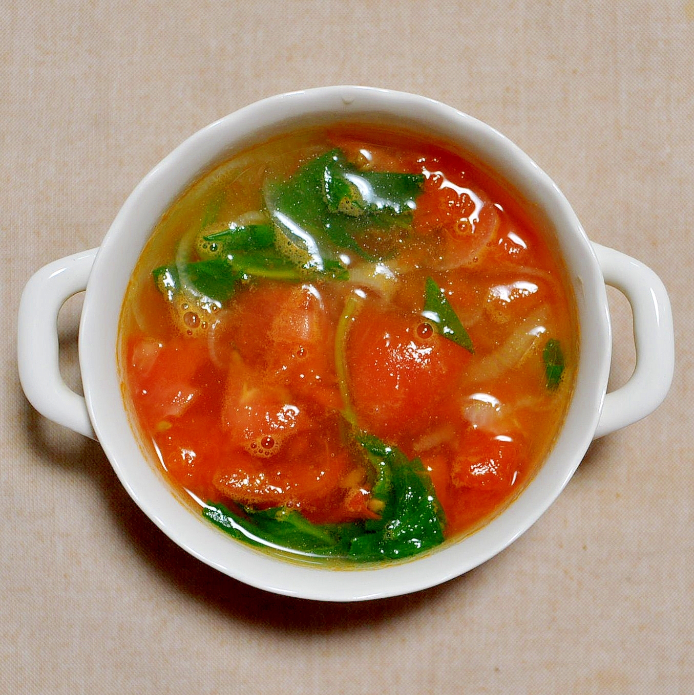 トマトとサラダほうれん草のスープ