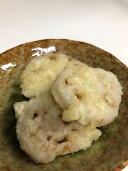 蓮根の天ぷらが食べたくなって作りました。衣が絡み易くて美味しくいただきました。