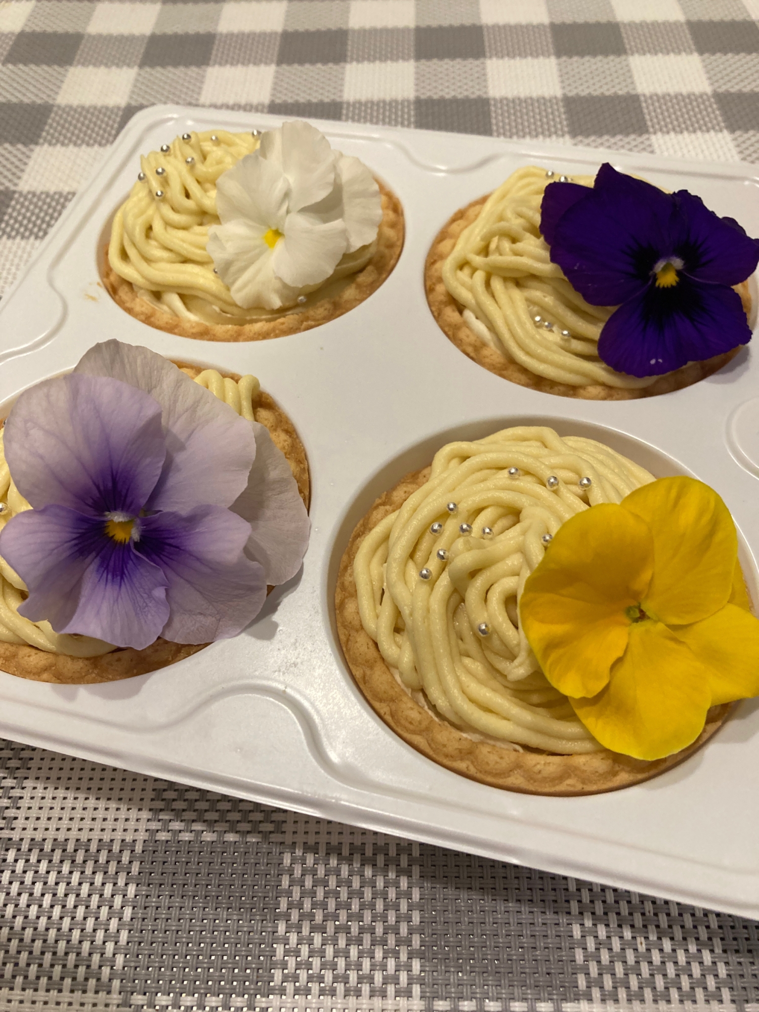 エディブルフラワーでプチケーキ レシピ 作り方 By 紅蓮華 楽天レシピ