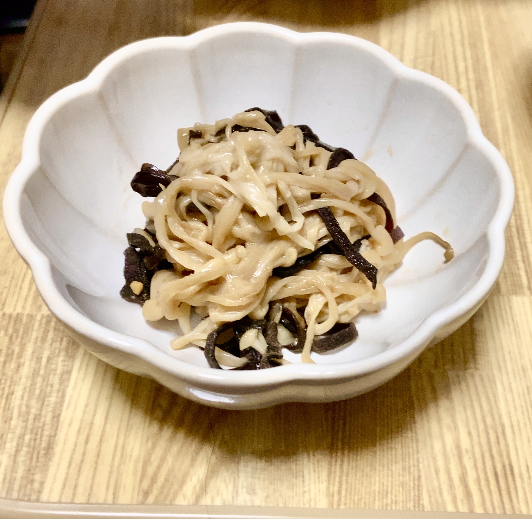 簡単！えのきとキクラゲのニンニクバター炒め