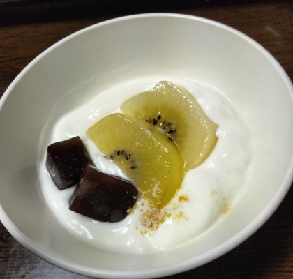 キウイとあんこときな粉のヨーグルト