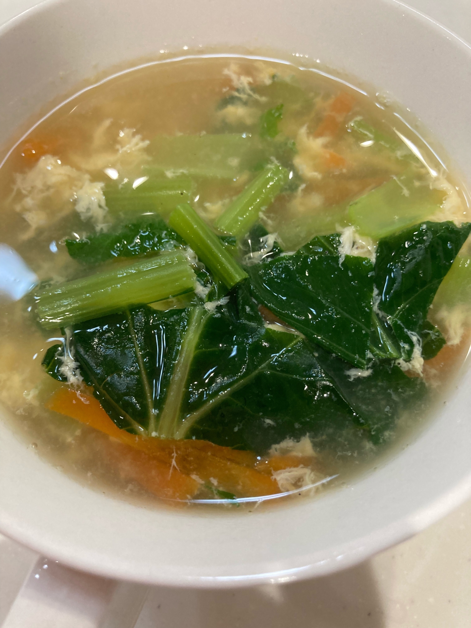 彩り鮮やか♪小松菜とにんじんの卵スープ