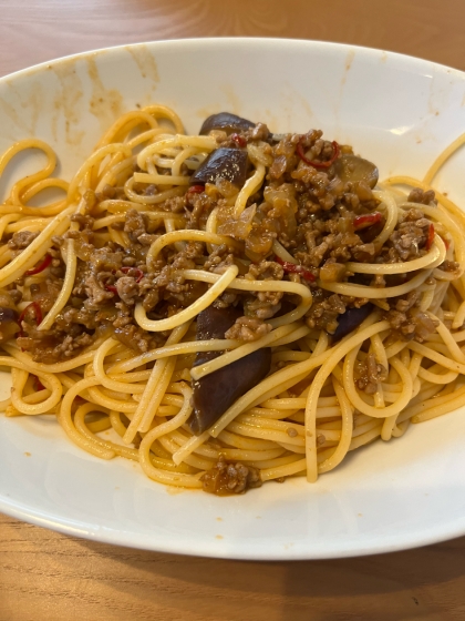 茄子とひき肉のピリ辛パスタ