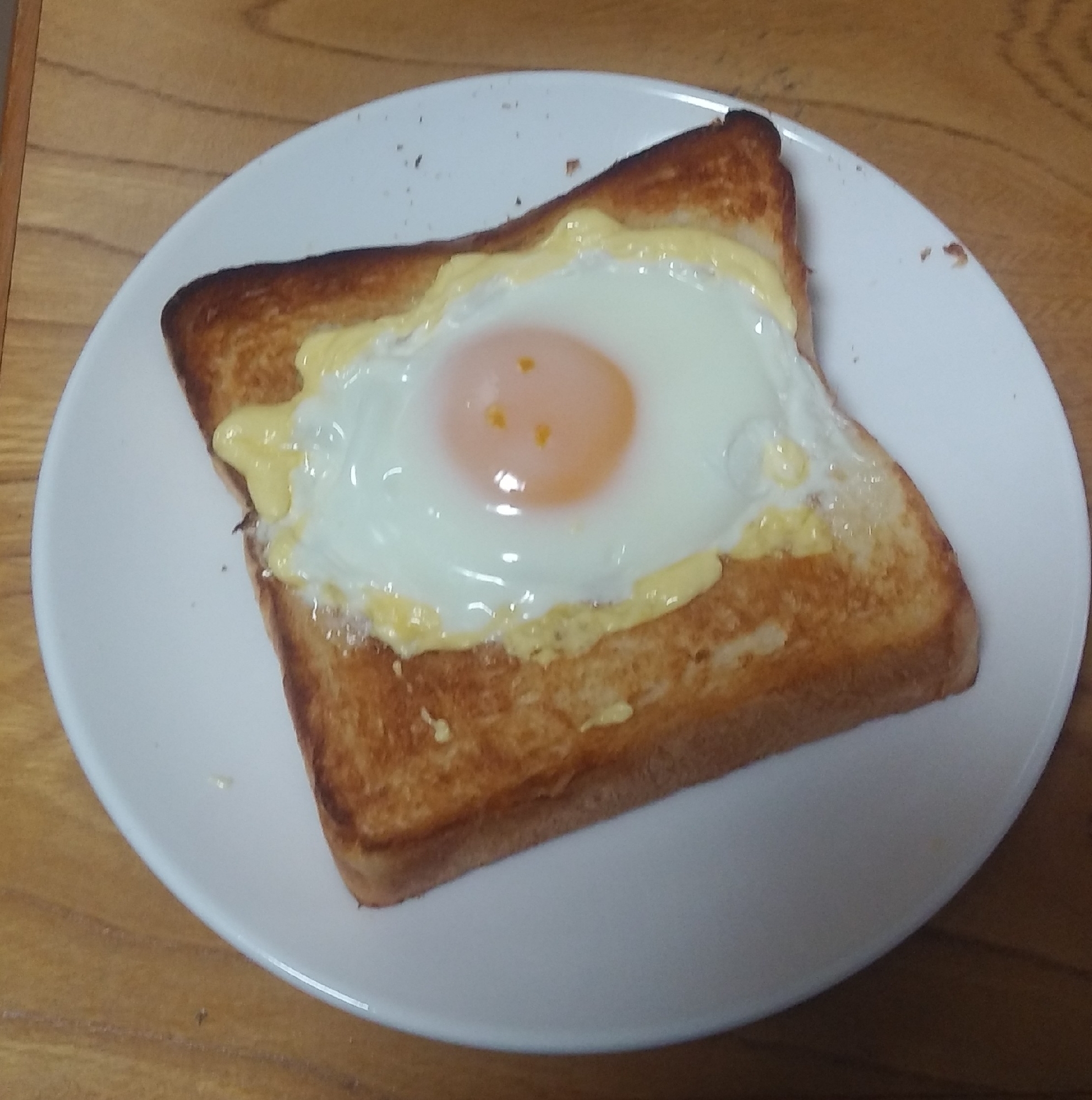 簡単目玉焼きトースト