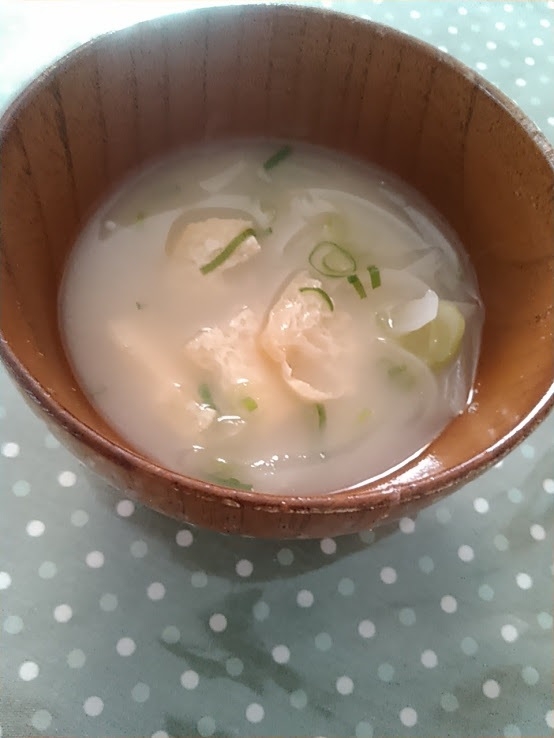 油揚げと玉ねぎの味噌汁