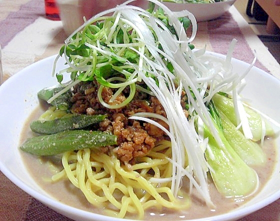 ボリュームたっぷり冷やし担々麺