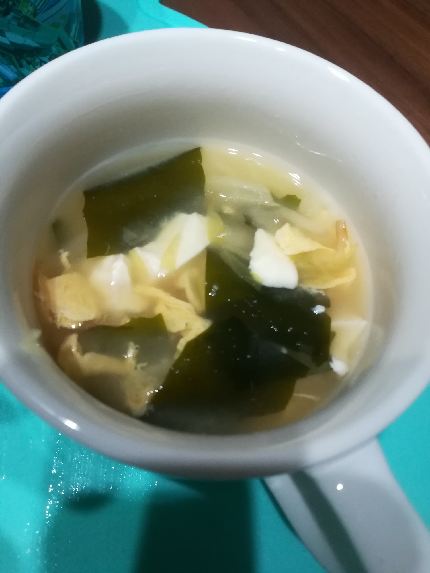 ワカメと卵と豆腐の中華スープ