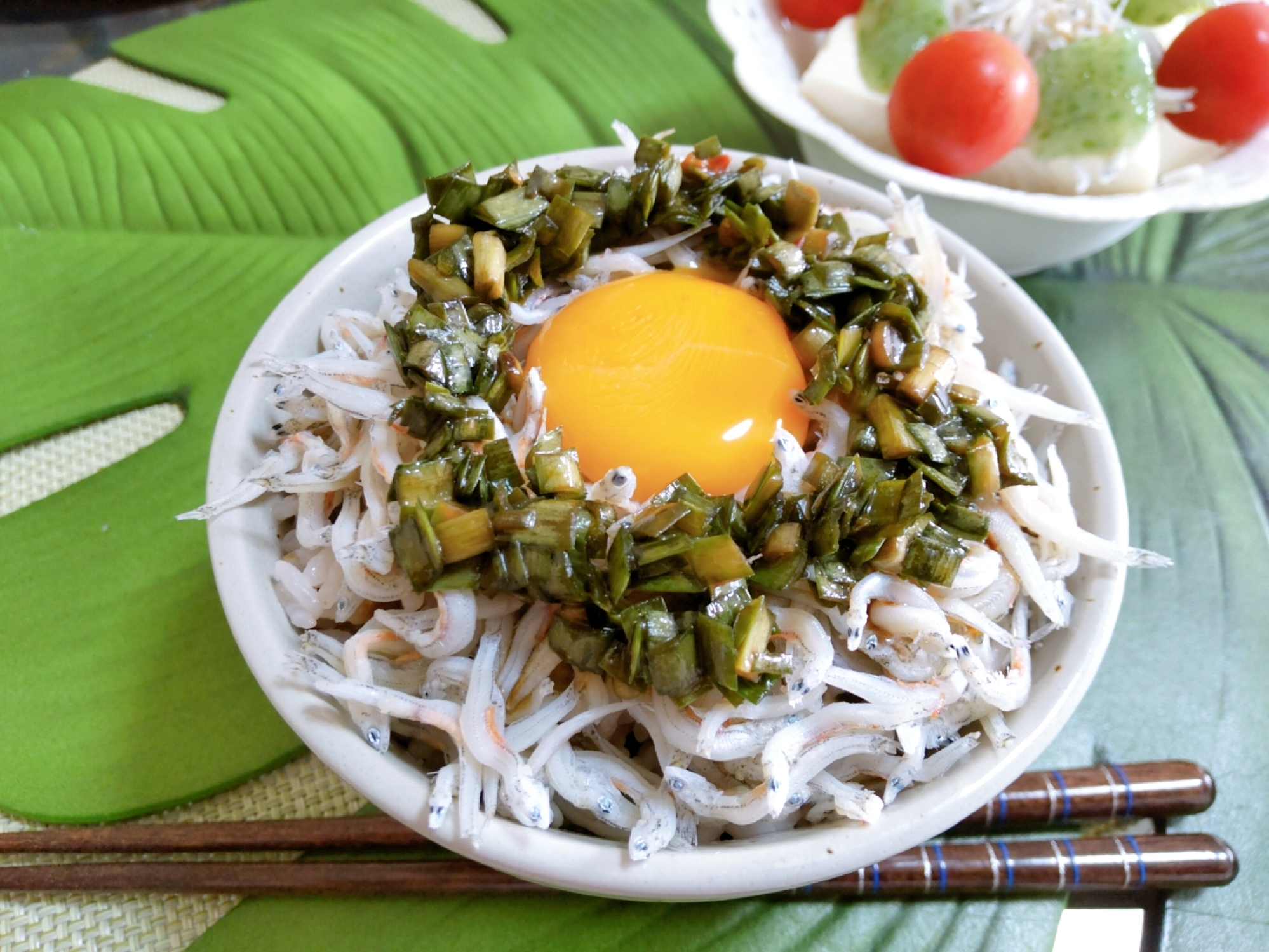 簡単♪釜揚げしらすのニラだれ丼!(・ิω・ิ)