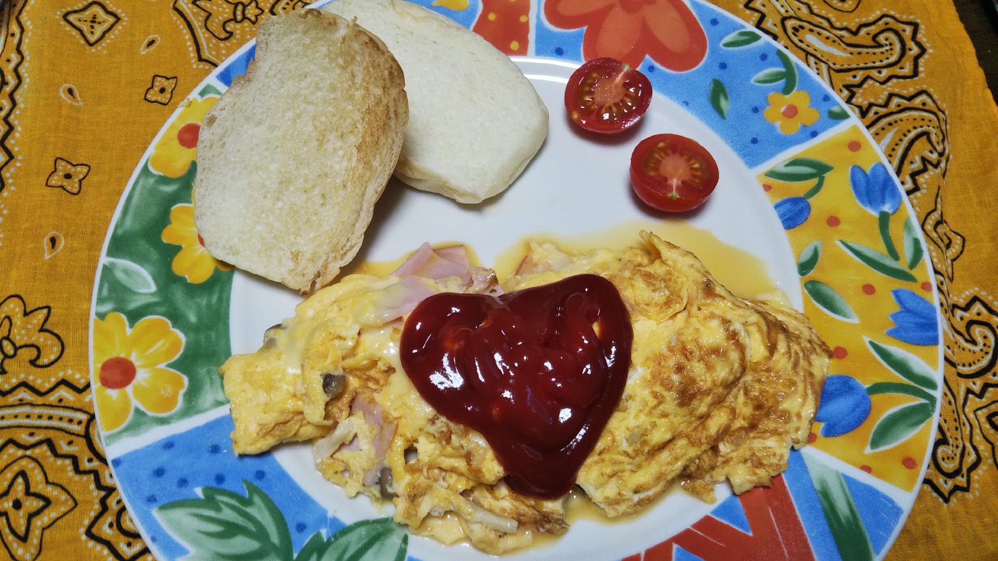 バレンタインに☆ハムとしめじとチーズのオムレツ